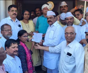 शाळा बंदीचा निर्णय लवकर मागे घ्या; शिक्षक, पालक, विविध संघटना रस्त्यावर 