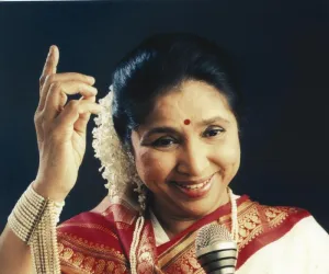 चतुरस्त्र सूर हरपला; आ.सुधीर मुनगंटीवार यांची आशाताई भोसले यांच्या निधनाबद्दल हृदयस्पर्शी शोकसंवेदना