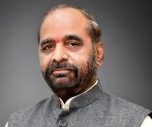 प्रधानमंत्री मोदींच्या आवाहनाला प्रतिसाद; हंसराज अहीर यांचा सुरक्षा एस्कॉर्ट वाहन सोडण्याचा निर्णय